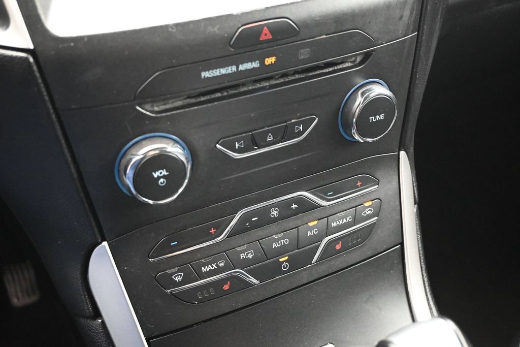 Used 2017 Ford Edge SEL w/ Equipment Group 201A AWD/4WD image 17