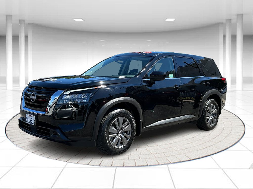 Used 2024 Nissan Pathfinder S FWD image 1