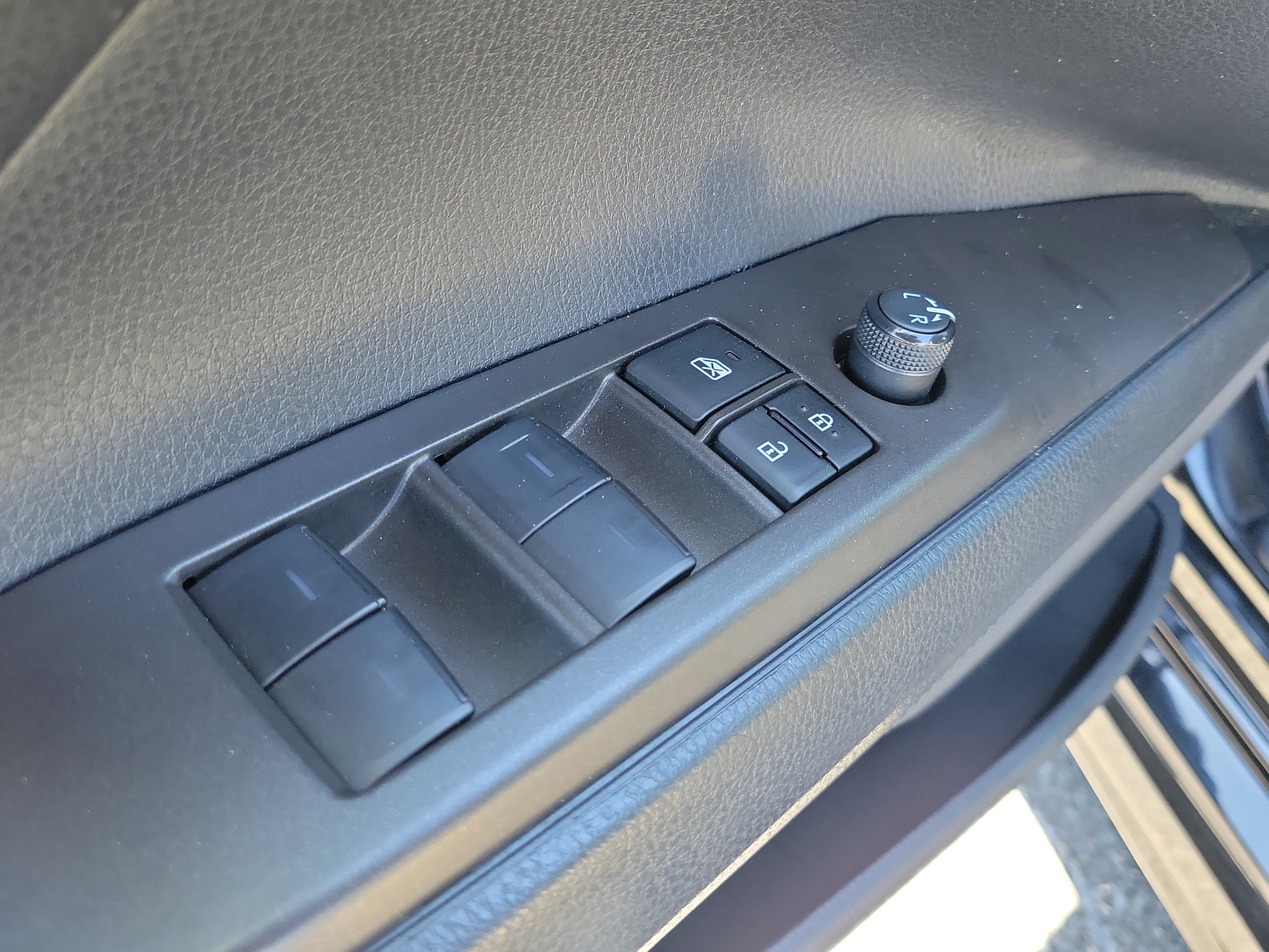 Used 2023 Toyota Camry SE FWD image 19