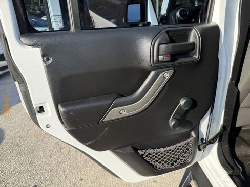 Used 2016 Jeep Wrangler Unlimited Sport w/ Connectivity Group image 16