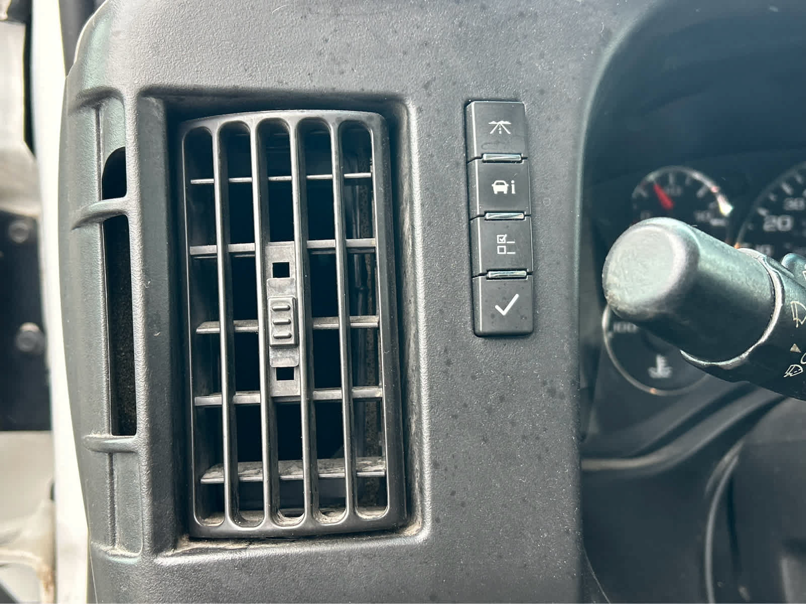 Used 2015 GMC Savana 3500 RWD image 13