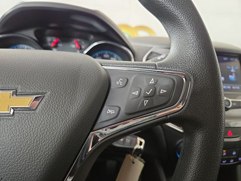 Used 2018 Chevrolet Cruze LT FWD image 16