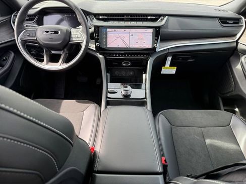 New 2026 Jeep Grand Cherokee Altitude image 12