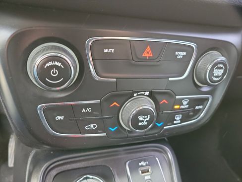 Used 2020 Jeep Compass Trailhawk image 16