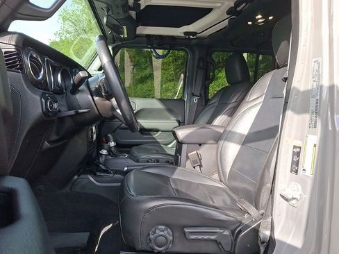 Used 2021 Jeep Wrangler Unlimited Sahara AWD/4WD image 13
