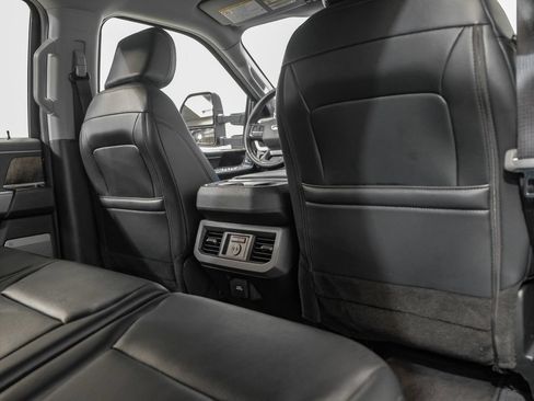 Used 2025 Ford F250 Lariat AWD/4WD image 36