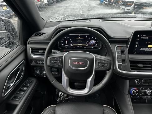 Used 2023 GMC Yukon SLT w/ SLT Premium Package AWD/4WD image 14