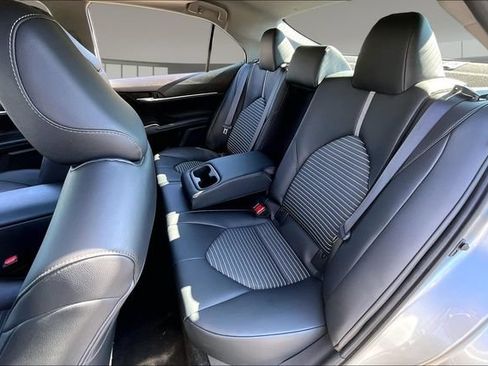 Used 2021 Toyota Camry SE w/ Cold Weather Package FWD image 19