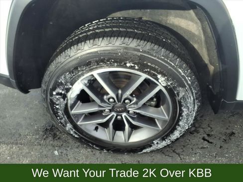 Used 2022 Jeep Grand Cherokee Limited image 18