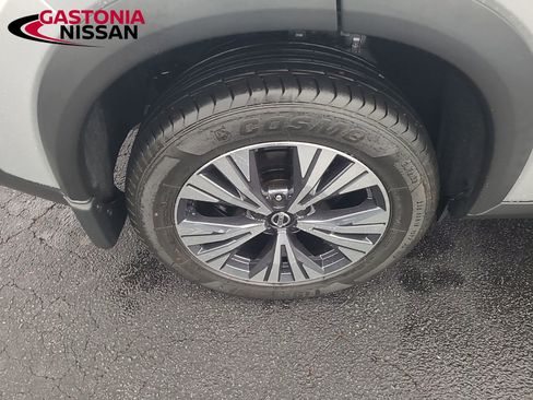 Used 2021 Nissan Rogue SV image 15