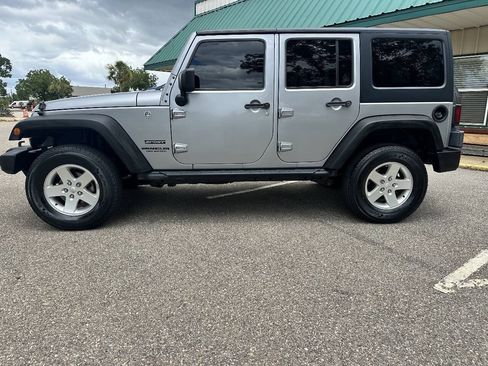 Used 2017 Jeep Wrangler Unlimited Sport w/ Quick Order Package 24S AWD/4WD image 3