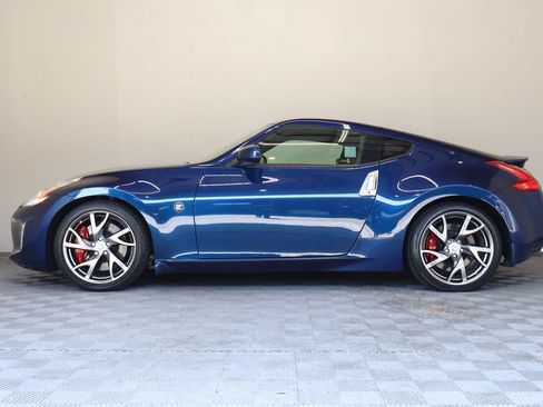 Used 2017 Nissan 370Z Coupe RWD image 7