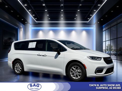Used 2024 Chrysler Pacifica Touring-L FWD image 1