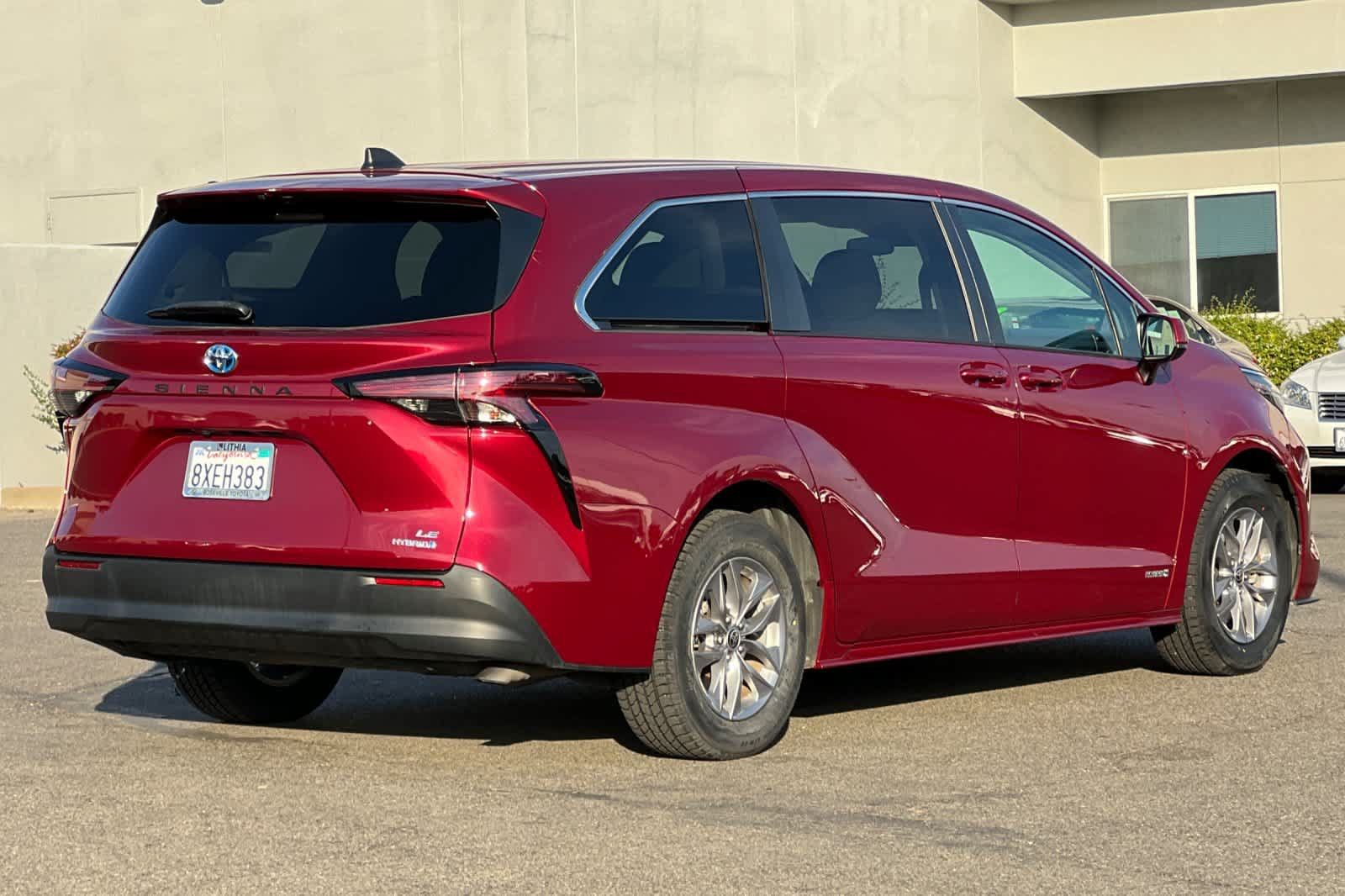 Certified 2021 Toyota Sienna LE FWD image 2