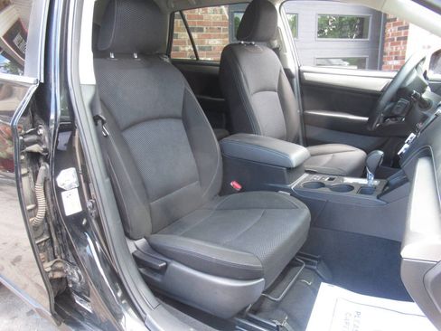 Used 2018 Subaru Outback 2.5i Premium AWD/4WD image 5