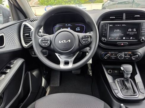 Certified 2025 Kia Soul LX w/ LX Technology Package FWD image 8