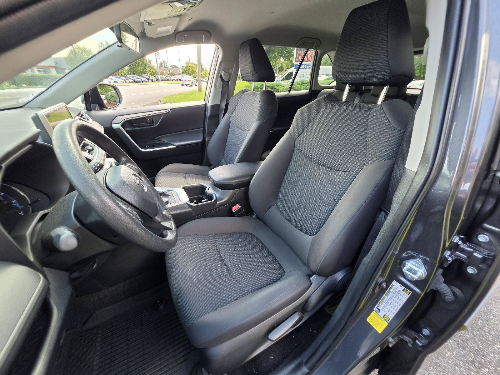 Used 2024 Toyota RAV4 LE AWD/4WD image 12