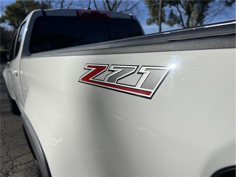 Used 2017 Chevrolet Colorado Z71 image 12