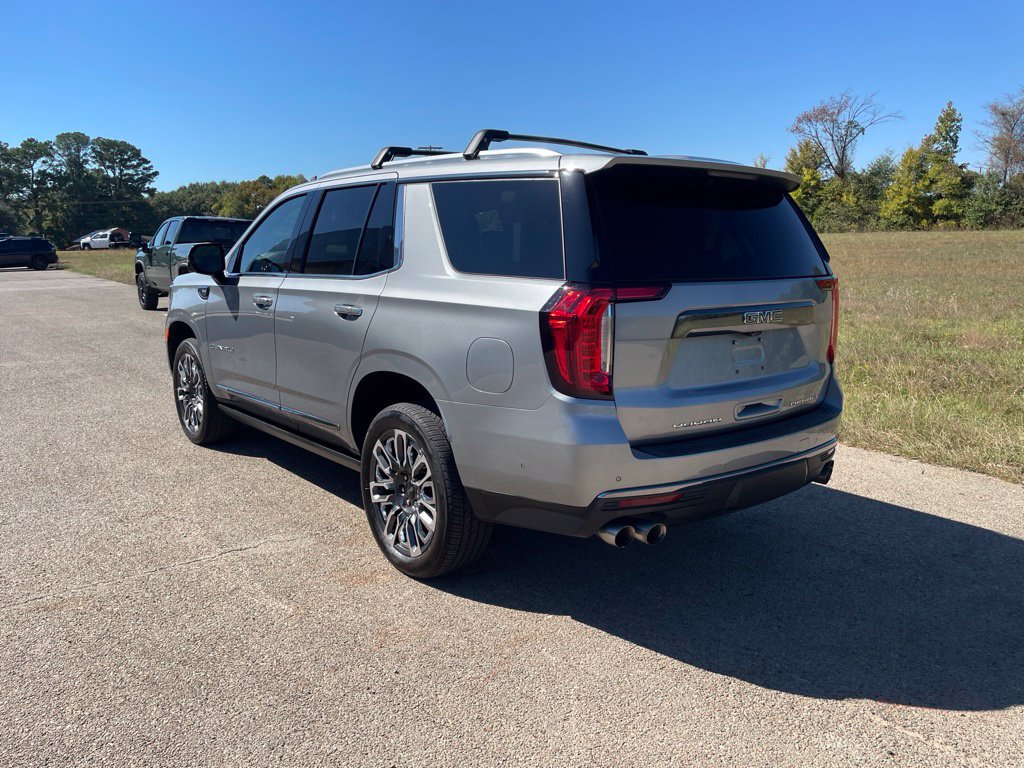 Used 2023 GMC Yukon Denali Ultimate AWD/4WD image 3