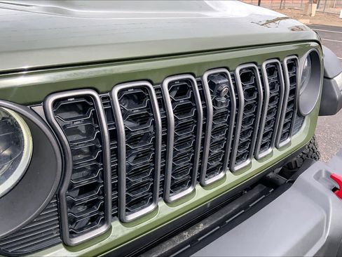 Used 2024 Jeep Wrangler Unlimited Rubicon w/ Technology Group image 27