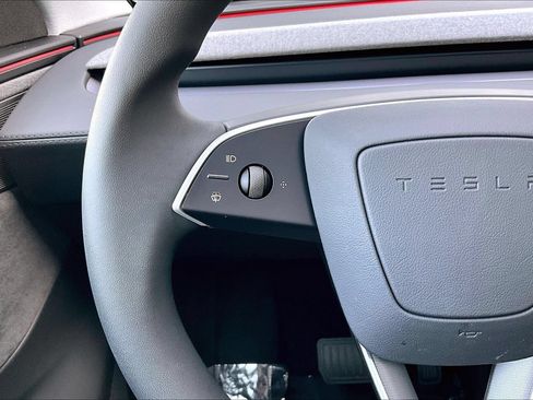 Used 2026 Tesla Model Y Long Range RWD image 17