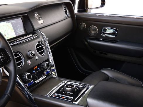 Used 2019 Rolls-Royce Cullinan AWD/4WD image 9