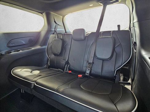 New 2026 Chrysler Pacifica Limited image 17