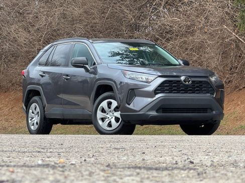 Used 2021 Toyota RAV4 LE image 2