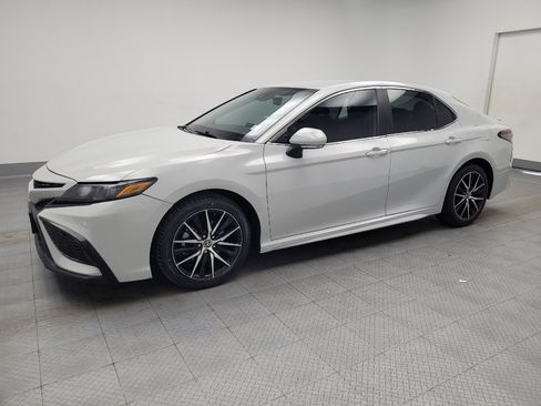 Used 2023 Toyota Camry SE image 2