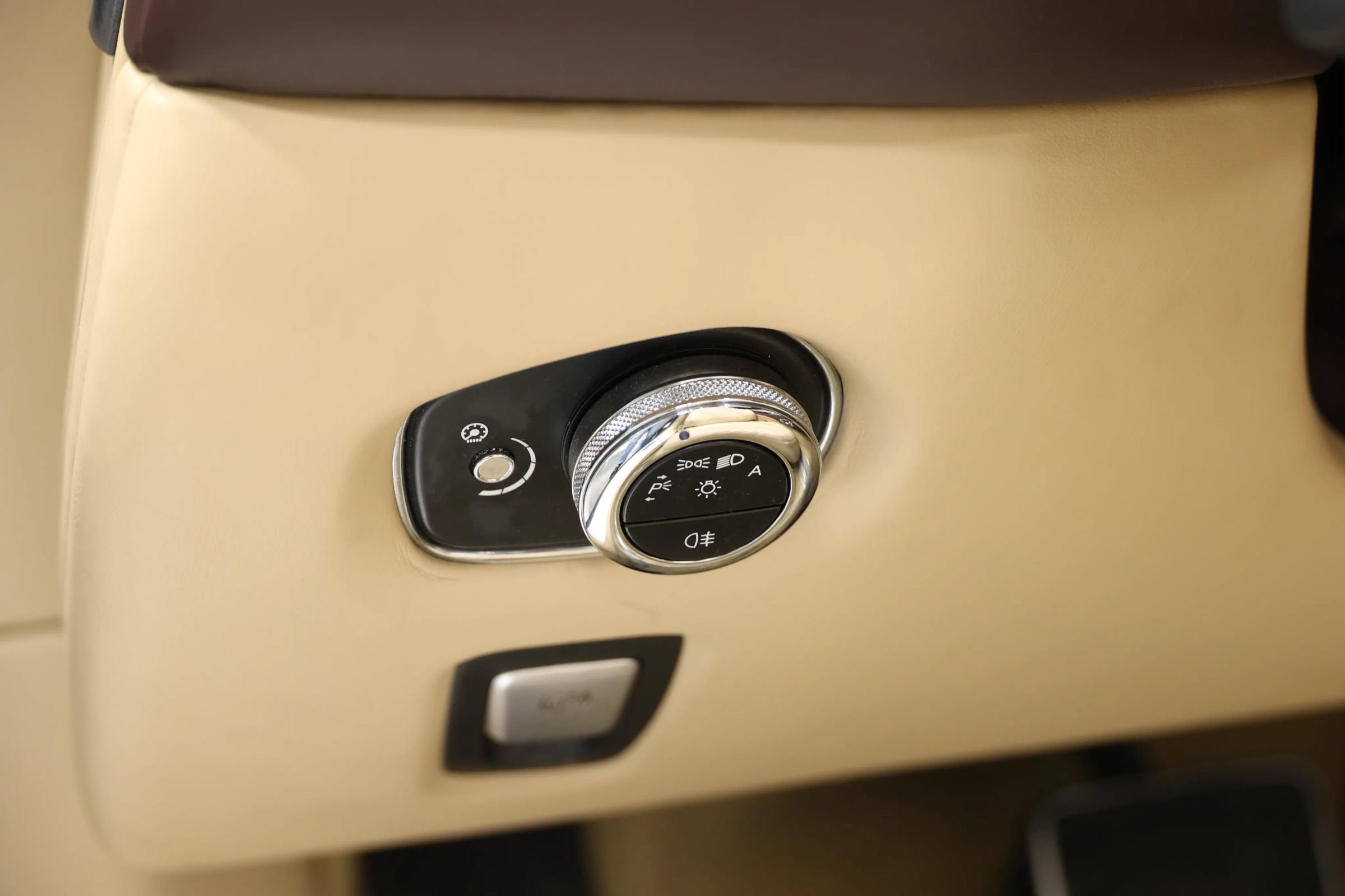 Used 2019 Aston Martin DB11 Volante RWD image 27