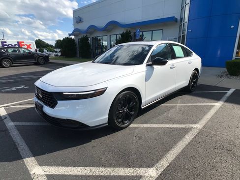 Certified 2025 Honda Accord SE image 3