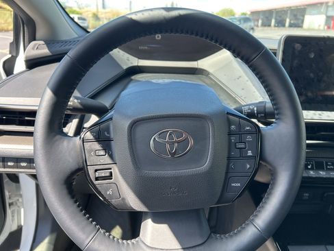 Used 2025 Toyota Prius XLE image 12
