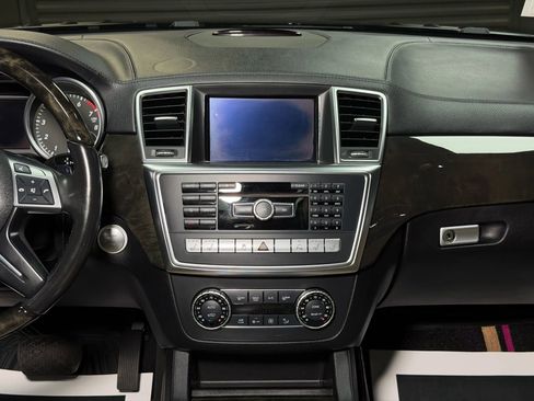 Used 2015 Mercedes-Benz GL 550 4MATIC image 37