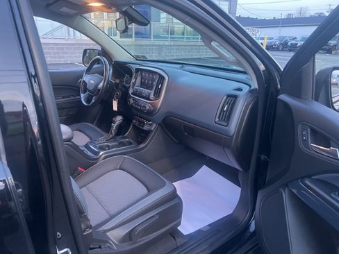 Used 2022 Chevrolet Colorado Z71 w/ Z71 Midnight Edition image 54
