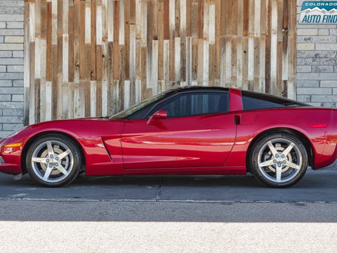Used 2005 Chevrolet Corvette Coupe w/ Preferred Equipment Group RWD image 3