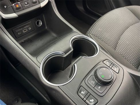 Used 2022 GMC Terrain SLE w/ Driver Convenience Package image 17