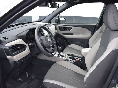 Used 2025 Subaru Forester AWD/4WD image 11