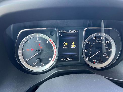 Used 2016 Nissan Titan Platinum Reserve image 11