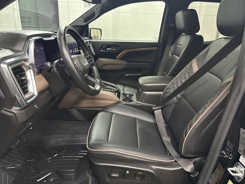 Used 2024 GMC Canyon Denali image 19