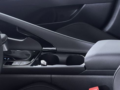 Used 2025 Hyundai Elantra SEL image 23