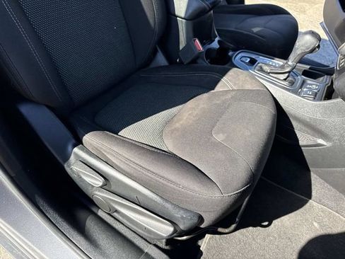 Used 2019 Jeep Cherokee Latitude w/ Popular Appearance Group image 15