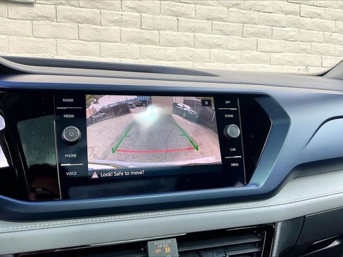 Certified 2024 Volkswagen Taos SE w/ Panoramic Sunroof Package image 21