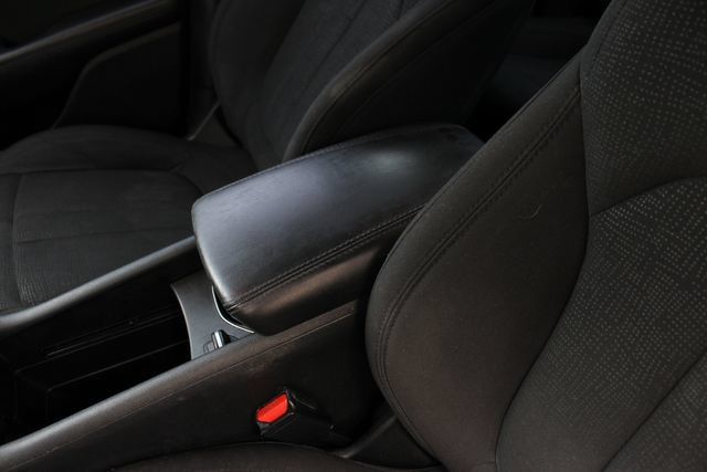 Used 2015 Chrysler 200 Limited FWD image 17