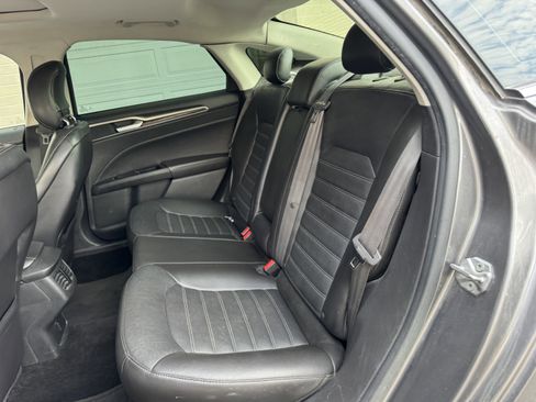 Used 2014 Ford Fusion SE w/ Equipment Group 202A image 25