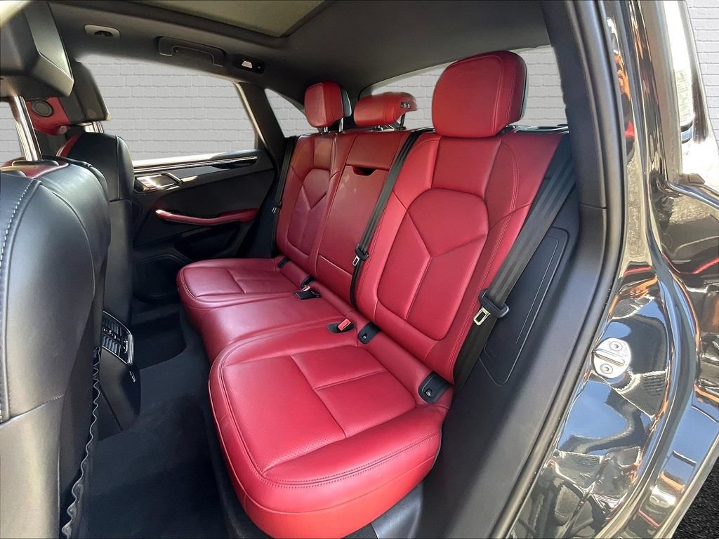 Used 2023 Porsche Macan AWD/4WD image 18