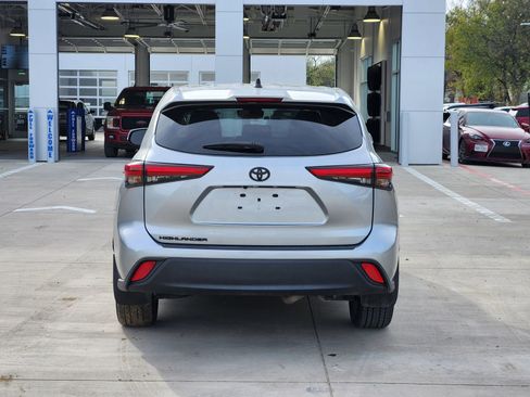 Used 2022 Toyota Highlander L image 8