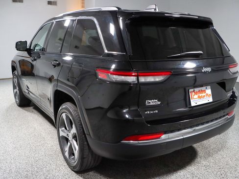 Used 2023 Jeep Grand Cherokee Limited AWD/4WD image 9