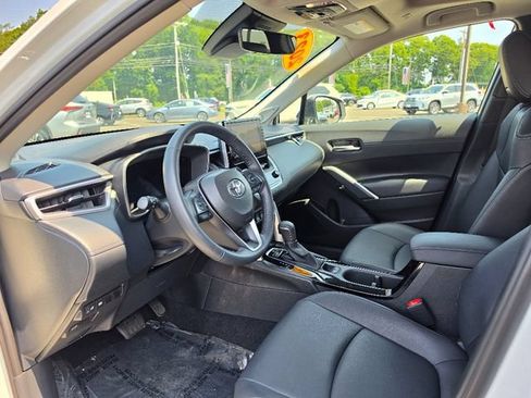 Used 2023 Toyota Corolla Cross XLE w/ Convenience Package AWD/4WD image 20