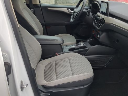 Used 2020 Ford Escape SE image 24