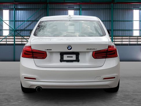 Used 2018 BMW 320i xDrive Sedan image 4